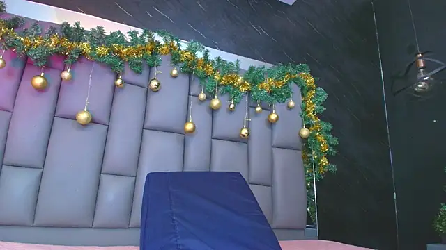 kissme luna online show from December 18, 7:09 pm