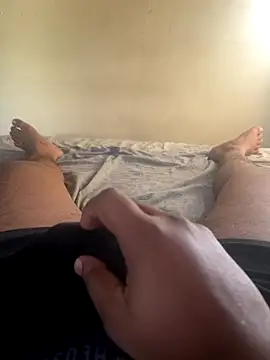 Snapshot of cookie-n-cream chatting on December 17, 6:52 am cookie-n-cream online show from December 17, 6:52 am