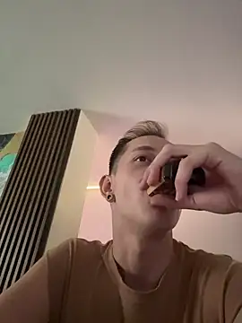 Snapshot of dimitryivanovv chatting on November 5, 11:43 am dimitryivanovv online show from November 5, 11:43 am