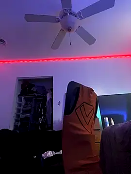 Snapshot of Cartyiii chatting on October 12, 8:19 pm Cartyiii online show from October 12, 8:19 pm