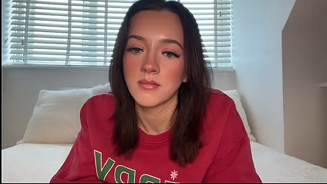 Snapshot of misstressmiaa chatting on December 19, 2:13 pm misstressmiaa online show from December 19, 2:13 pm