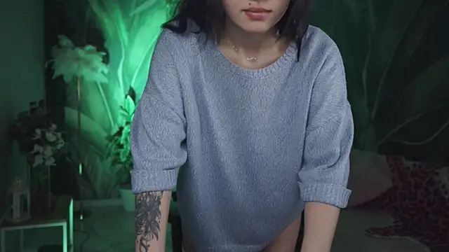 MonicaFarmer online show from April 22, 11:39 pm