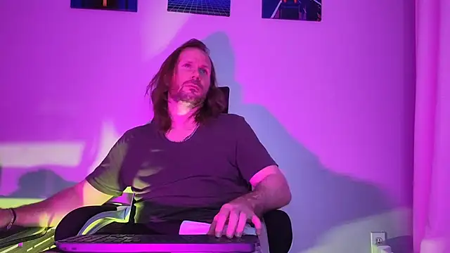 Snapshot of AlbinoAdonis chatting on September 25, 12:36 am AlbinoAdonis online show from September 25, 12:36 am