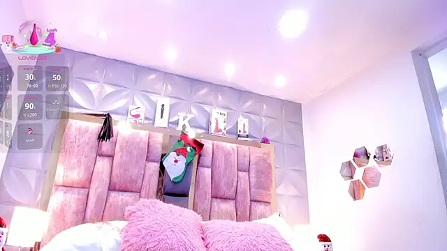 Charlotte Landry   online show from December 4, 4:27 pm