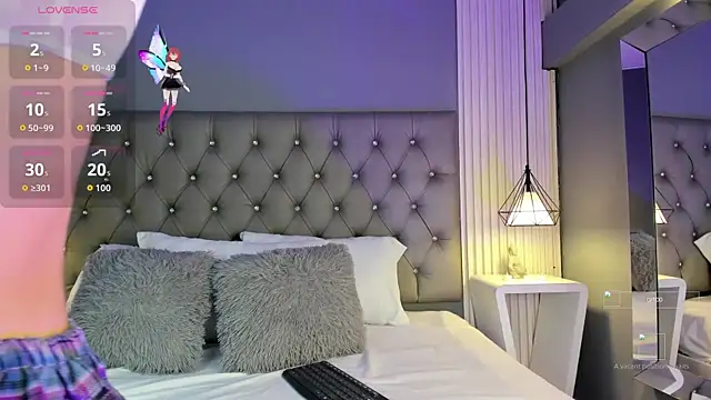 LunaBloomn online show from November 5, 5:02 pm