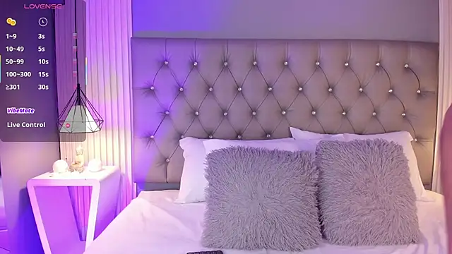 LunaBloomn online show from March 13, 5:08 pm