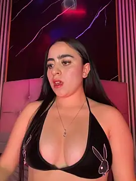 Snapshot of Elha_20 chatting on October 2, 3:35 am Elha 20 online show from October 2, 3:35 am
