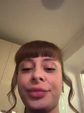 BabyBee  online show from December 2, 10:49 pm