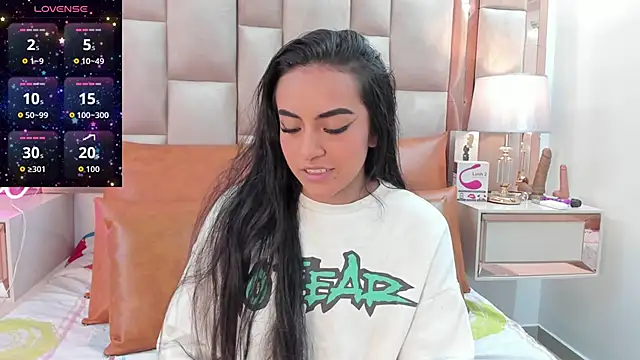 Leslie Bussh  online show from December 13, 7:53 pm