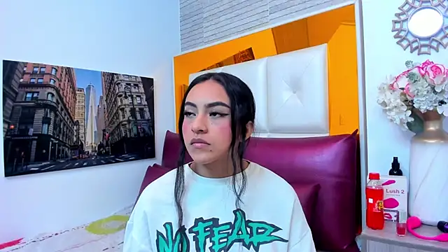 Leslie Bussh  online show from April 24, 12:51 pm