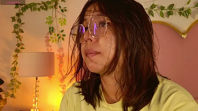 Lauuu2007 online show from April 10, 8:46 pm