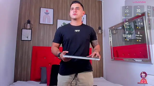 Snapshot of big-tyler chatting on November 8, 8:18 pm big-tyler online show from November 8, 8:18 pm