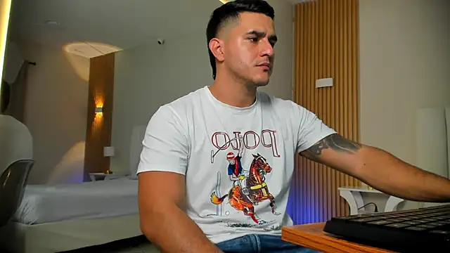 Snapshot of big-tyler chatting on January 14, 8:03 pm big-tyler online show from January 14, 8:03 pm