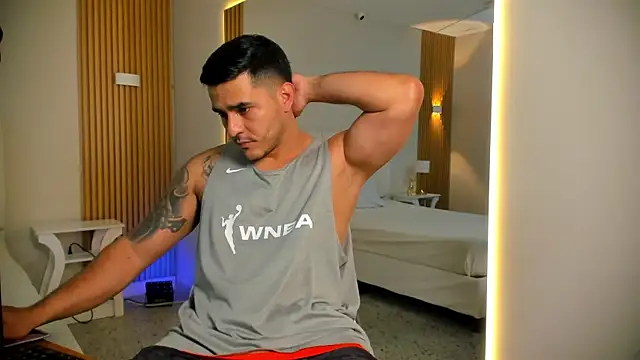 Snapshot of big-tyler chatting on January 17, 6:11 pm big-tyler online show from January 17, 6:11 pm