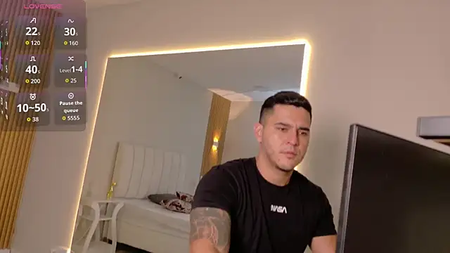 Snapshot of big-tyler chatting on February 9, 7:51 pm big-tyler online show from February 9, 7:51 pm