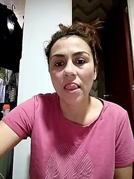 Snapshot of vanessa-titisM chatting on October 2, 3:35 am vanessa-titisM online show from October 2, 3:35 am