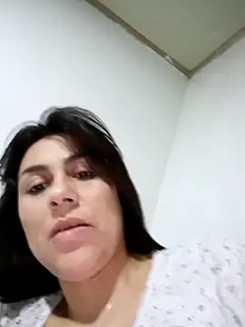 Snapshot of vanessa-titisM chatting on November 1, 12:34 am vanessa-titisM online show from November 1, 12:34 am