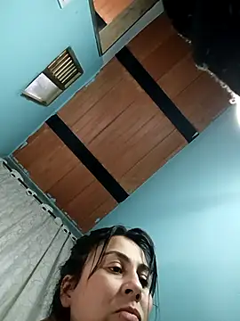 Snapshot of vanessa-titisM chatting on November 28, 2:25 am vanessa-titisM online show from November 28, 2:25 am