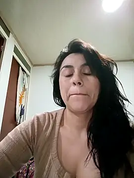 Snapshot of vanessa-titisM chatting on November 29, 3:20 am vanessa-titisM online show from November 29, 3:20 am