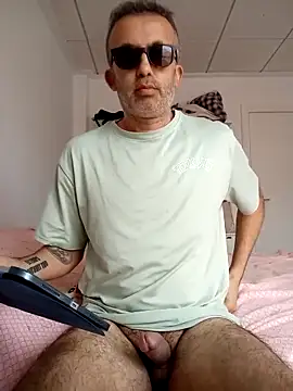Snapshot of EmilioTaladdro chatting on April 25, 11:57 am EmilioTaladdro online show from April 25, 11:57 am