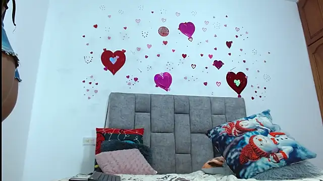 ebony joness online show from December 14, 5:07 pm