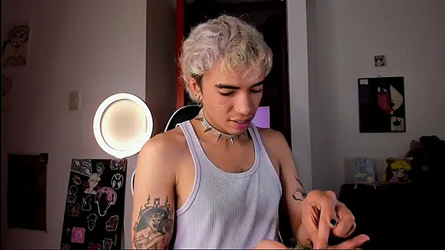 Snapshot of guynextdo0r chatting on October 3, 9:12 pm guynextdo0r online show from October 3, 9:12 pm