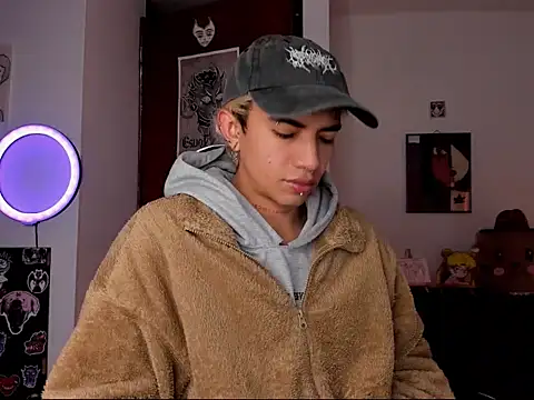 Snapshot of guynextdo0r chatting on October 8, 2:36 pm guynextdo0r online show from October 8, 2:36 pm