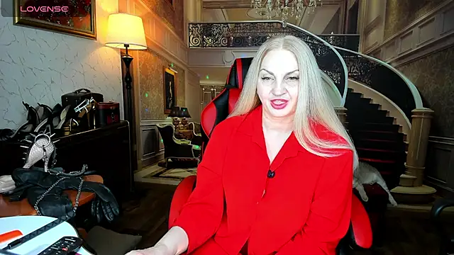 Snapshot of Nina_Devillle chatting on February 17, 11:33 pm Nina Devillle online show from February 17, 11:33 pm