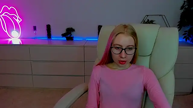 Alina Blonde online show from October 7, 5:37 am