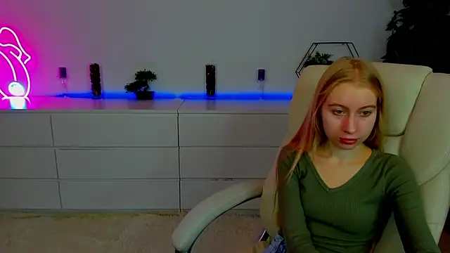 Alina Blonde online show from October 15, 5:40 am
