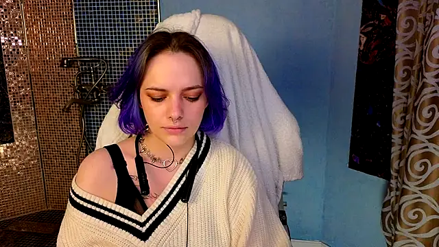 Snapshot of Eniferi chatting on December 2, 11:26 am Eniferi online show from December 2, 11:26 am