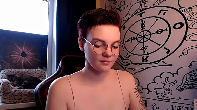 KrisNeal online show from November 16, 8:42 am