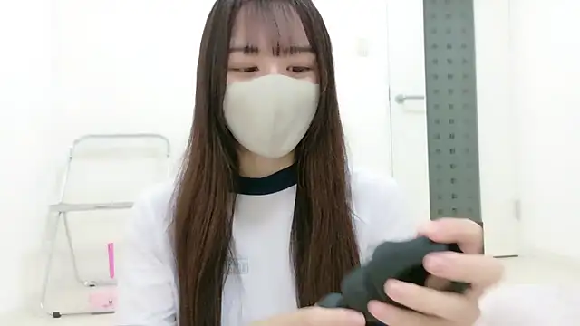  Mia land  online show from November 22, 1:10 pm