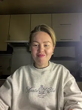 MartaLuna  online show from February 6, 5:38 pm