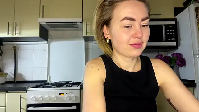 MartaLuna  online show from March 6, 9:11 pm