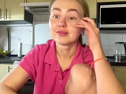 MartaLuna  online show from March 31, 8:09 pm