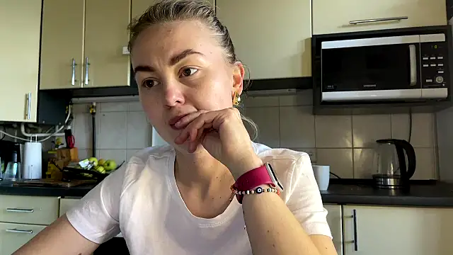 Snapshot of MartaLuna_ chatting on April 27, 3:10 pm MartaLuna online show from April 27, 3:10 pm