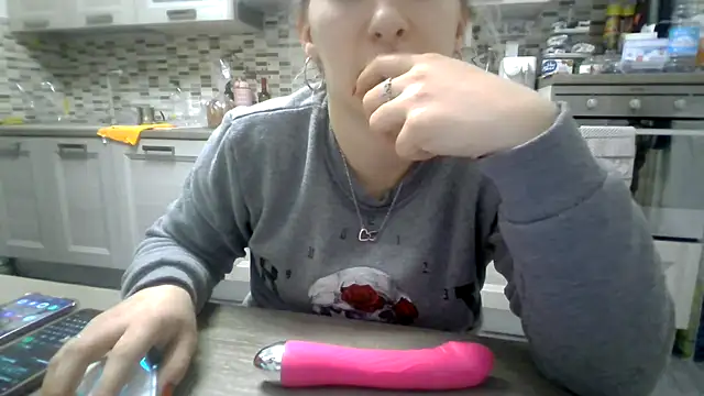 Snapshot of Camaleontica chatting on December 16, 10:48 pm Camaleontica online show from December 16, 10:48 pm