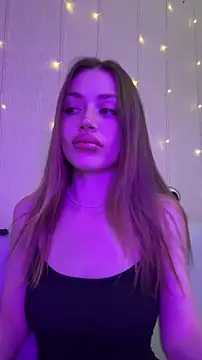 Elizabeth Tay online show from December 19, 6:37 pm