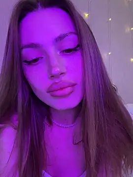 Elizabeth Tay online show from December 21, 6:37 pm