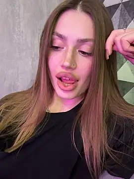 Elizabeth Tay online show from March 17, 6:33 pm