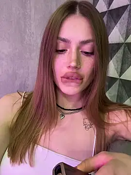 Elizabeth Tay online show from March 21, 6:33 pm