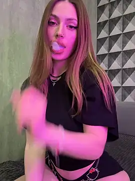 Elizabeth Tay online show from April 19, 6:10 pm