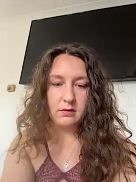 Snapshot of AnielaMarie chatting on September 18, 11:12 am AnielaMarie online show from September 18, 11:12 am