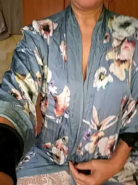 Snapshot of Miciaincalor chatting on October 22, 9:31 am Miciaincalor online show from October 22, 9:31 am