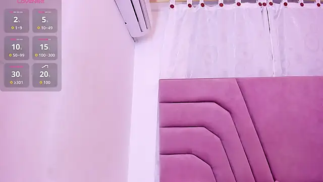 miajhonsonx online show from May 30, 8:17 pm