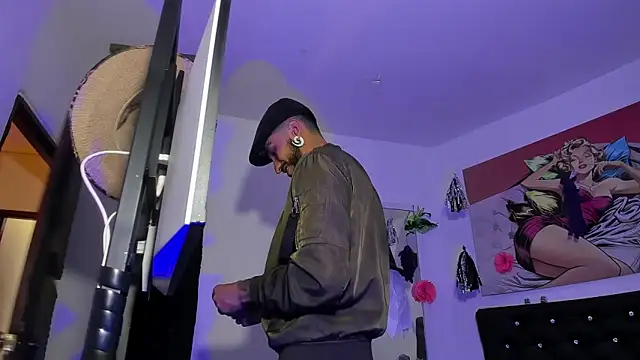 Snapshot of xxKamadevaxx chatting on October 18, 1:19 am xxKamadevaxx online show from October 18, 1:19 am