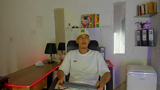 Snapshot of xxKamadevaxx chatting on November 19, 12:49 pm xxKamadevaxx online show from November 19, 12:49 pm