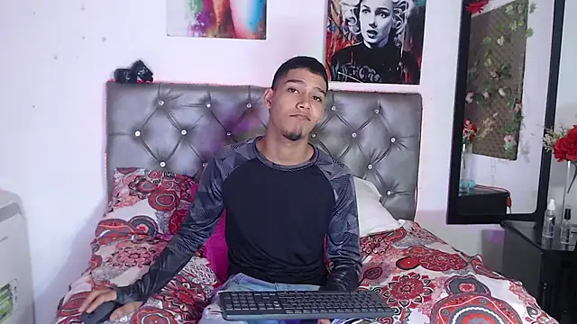 Snapshot of xxKamadevaxx chatting on November 26, 12:39 pm xxKamadevaxx online show from November 26, 12:39 pm