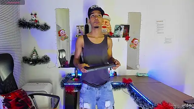 Snapshot of xxKamadevaxx chatting on December 2, 12:43 pm xxKamadevaxx online show from December 2, 12:43 pm